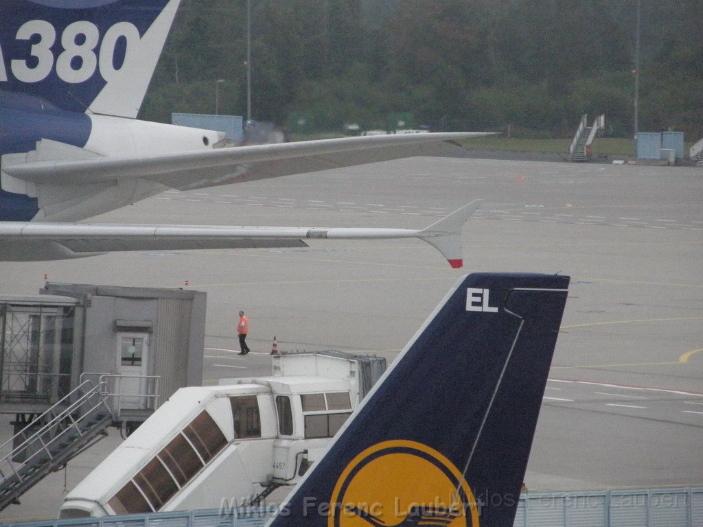 Warten auf den Airbus 380 Koeln Bonn P392.JPG